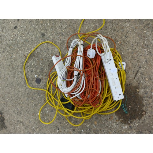 423 - SELECTION OF ELECTRICAL CABLES TO INCLUDE ONE EXTRA LONG