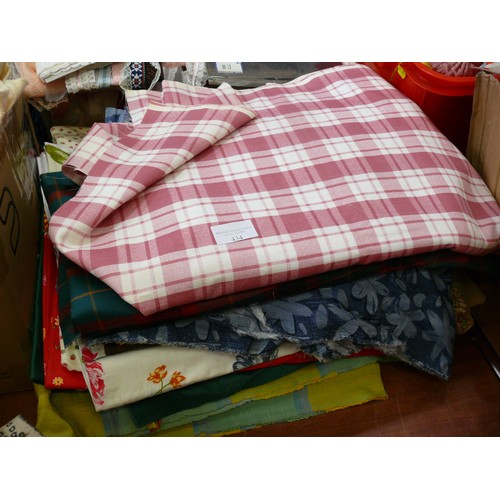 434 - PILE OF QUITE LARGE REMNANTS / OFFCUTS OF MOSTLY COTTON FABRICS, GOOD CHECKS, SMALL FLORAL ETC