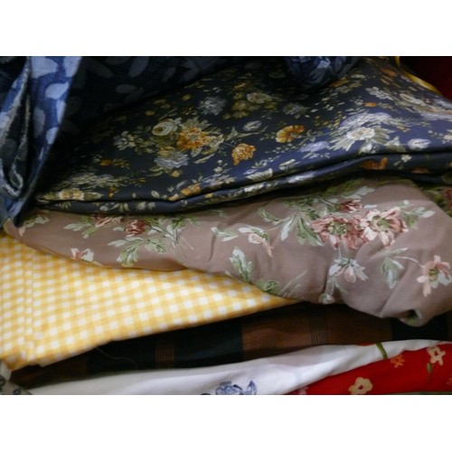 434 - PILE OF QUITE LARGE REMNANTS / OFFCUTS OF MOSTLY COTTON FABRICS, GOOD CHECKS, SMALL FLORAL ETC