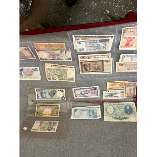 62 - A LARGE COLLECTION OF BANK NOTES SOME IN VERY GOOD CONDITION EARLY £1 BEALE 10 SHILLING FFORD NOTES ... 