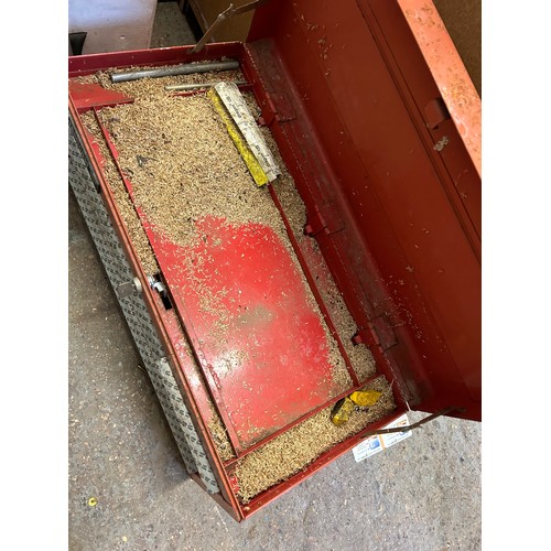 500 - LARGE RED METAL MECHANIC TOOL BOX WITH 6 DRAWER AND LIFT UP LID