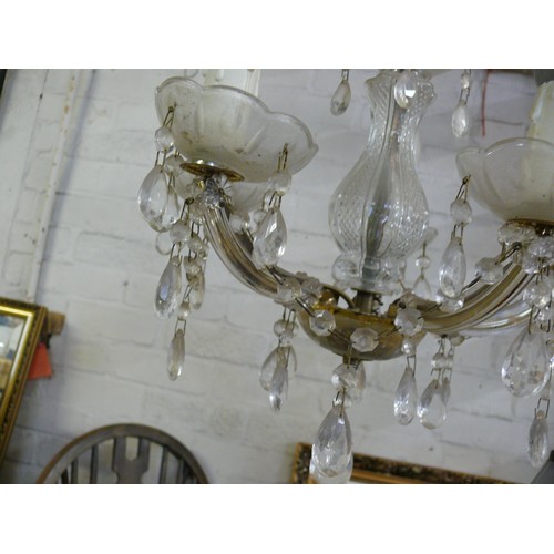 170A - CHANDELIER WITH GLASS DROPS.