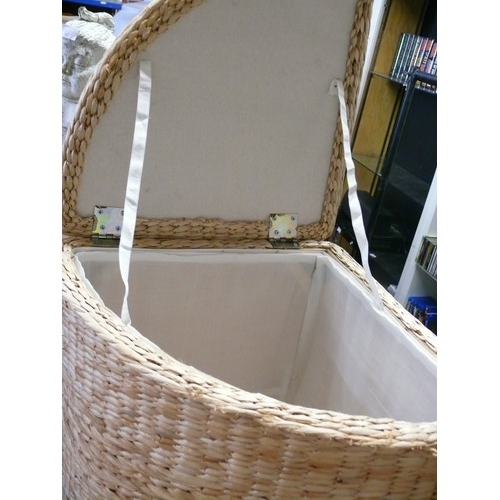 182 - LARGE CORNER SEAGRASS LAUNDRY BASKET