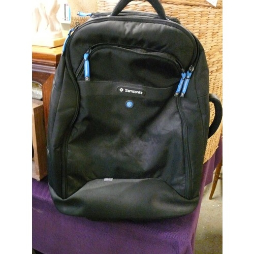 198 - SAMSONITE PADDED LAPTOP BACKPACK WITH MULTIPLE POCKETS & COMPARTMENTS. APPEARS VERY GOOD CONDITION.