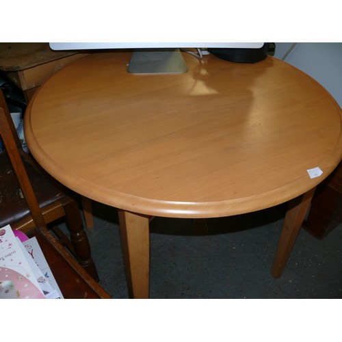 303 - BLONDE WOOD CIRCULAR TABLE - 36