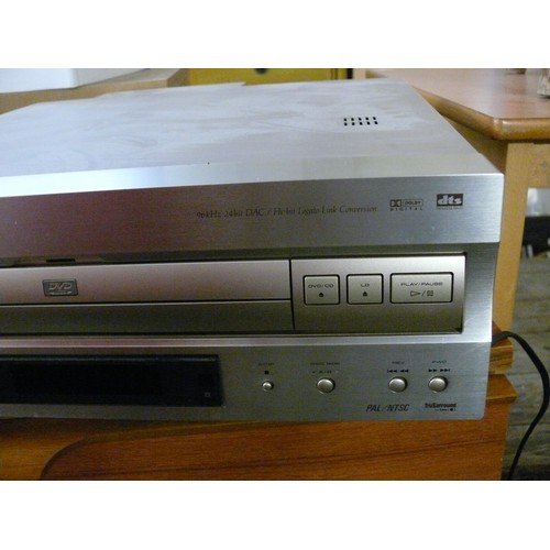 310 - PIONEER DVD LD PLAYER - DVL 919E