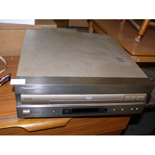 310 - PIONEER DVD LD PLAYER - DVL 919E