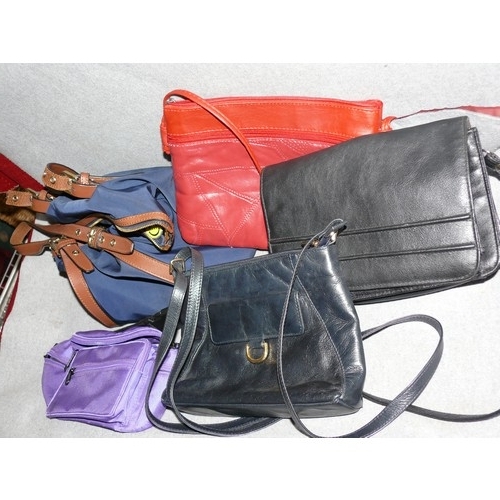 335 - 5 LADIES BAGS INCLUDING 3 IN LEATHER