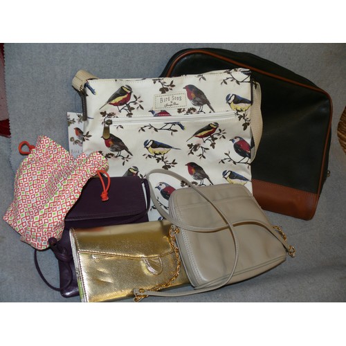 362 - 6 X VARIOUS BAGS INCLUDING REAL LEATHER AUBERGINE COLOURED BAG BY TAURUS, NEW BAG 