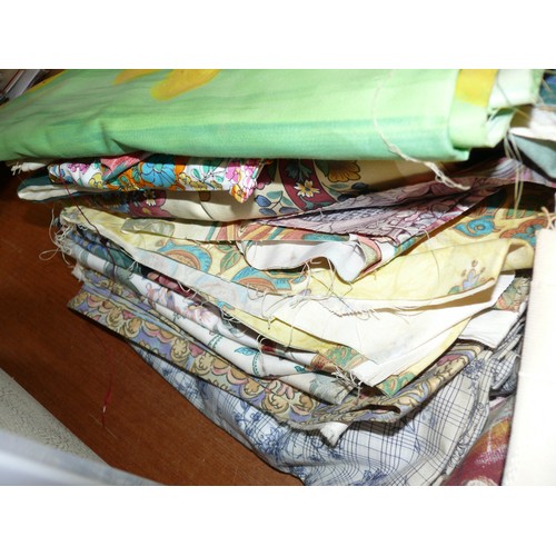 381 - 2 PILES OF FABRIC OFFCUTS - PATTERNS AND PLAINS, COTTONS, VELVETS ETC