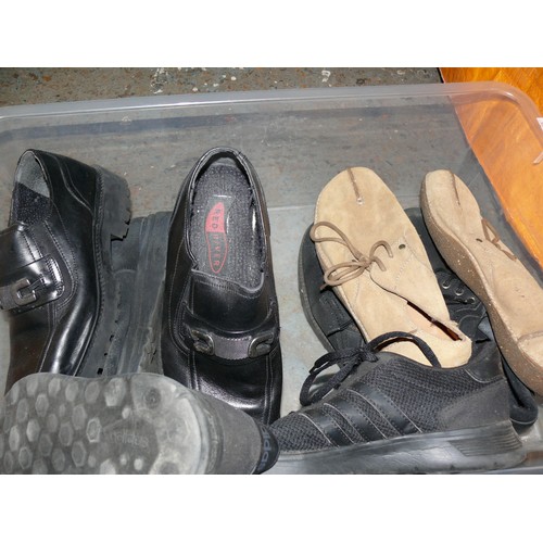 402 - 8 PAIRS OF GENTS SHOES AND SANDALS - MOSTLY SIZE 8 TO INCLUDE SAXONE ARRAN TAN LEATHER LOAFERS MADE ... 