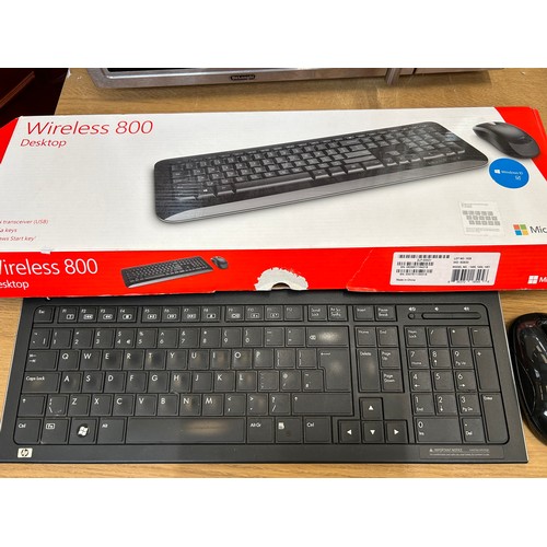 454 - WIRELESS 800 DESK TOP KEYBOARD WITH BOX