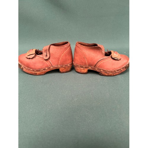 401 - Early 20th Century leather and wooden clogs for a small child - 14cm length