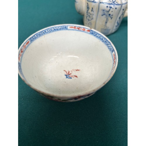 249 - 18th Century Lowestoft Redgrave pattern teabowl with cracks & chip to rim and a Chinese blue & white... 