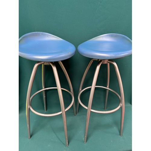 497 - Pair of stylish modernist design stools by Origlia Italy