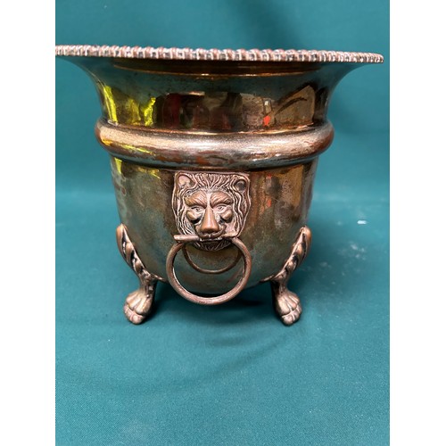 300 - Heavy 19th Century silver plated wine cooler with lion head handles and paw feet - 20cm h x 21cm dia