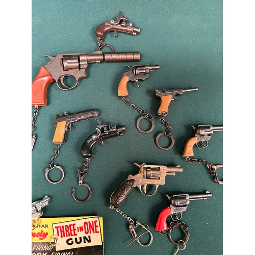 346 - Collection of miniature reproduction, replica and novelty pistols including a Lone Star Dandyt 