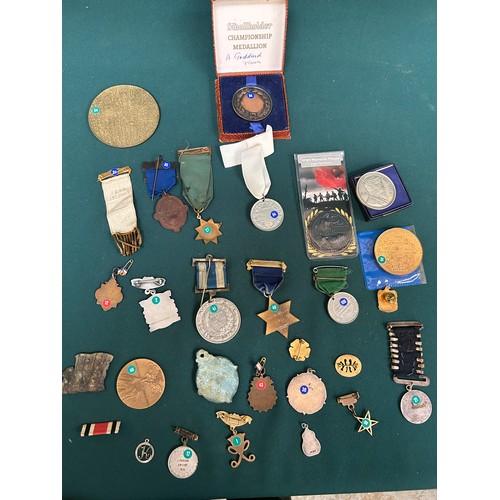 134 - Collection of various badges and medals to include School Board attendance medals, Band of help for ... 