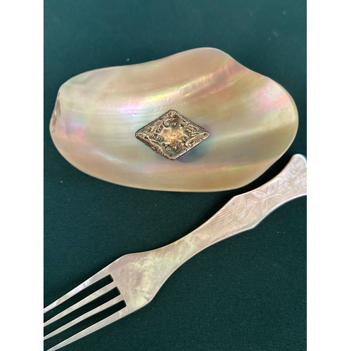 65 - An early 20th Century Mother of Pearl and Sterling silver Caviar dish with a mother of pearl serving... 