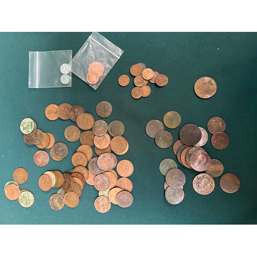 135 - Quantity of British Coins including 1967 uncirculated set in clear case, pennies and half pennies fr... 