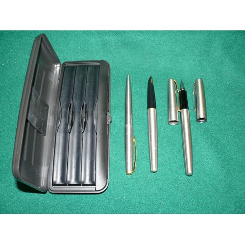 74 - A FITTED PARKER PEN CASE WITH 3 PARKER PENS