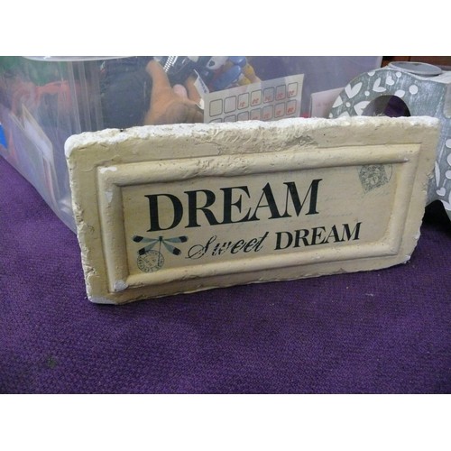 117 - LARGE DECORATIVE 'COSY' TEALIGHT HOLDER AND DREAM SWEET DREAM PLAQUE