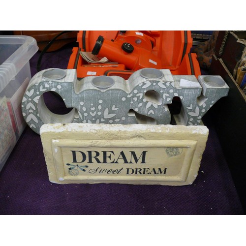 117 - LARGE DECORATIVE 'COSY' TEALIGHT HOLDER AND DREAM SWEET DREAM PLAQUE