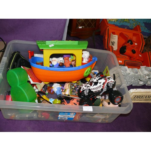 121 - LARGE TUB OF CHILDRENS TOYS TO INCLUDE NOAHS ARK, LIGHT UP JELLY BABY, SHREK, DALMATION MONSTER TRUC... 