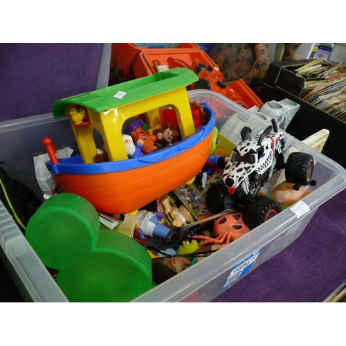 121 - LARGE TUB OF CHILDRENS TOYS TO INCLUDE NOAHS ARK, LIGHT UP JELLY BABY, SHREK, DALMATION MONSTER TRUC... 