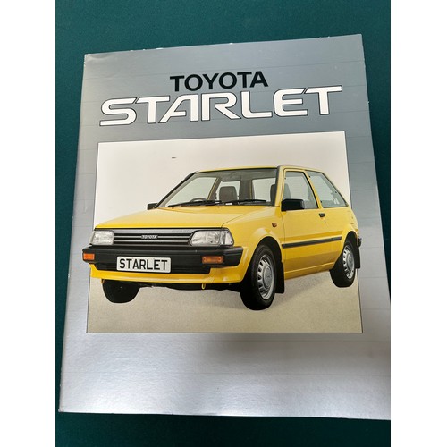 370 - Automobilia Ephemera / Car Brochures: Toyota: includes Starlet (1985), Showcase (1990), MR2 (1985), ... 