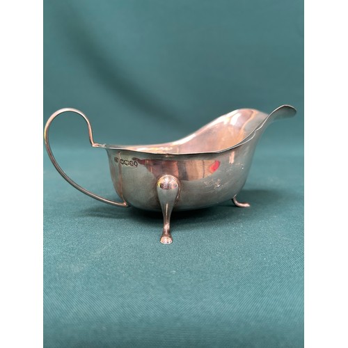 27 - Sterling silver sauce boat, Sheffield 1935 with Silver jubilee mark, good condition - 150 grams