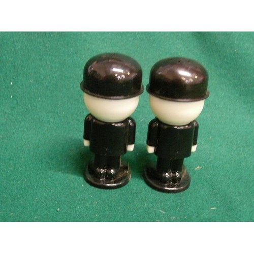 88 - 'FRED' HOMEPRIDE CRUET SET