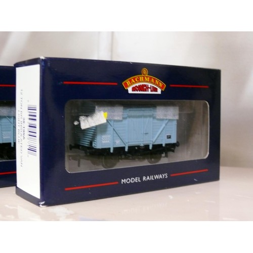 89 - 4 BACHMANN OO GAUGE 8 TON CATTLE WAGONS AND 4 BACHMANN 12 TON BR INSULATED VANS ALL WITH ORIGINAL BO... 