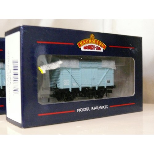 89 - 4 BACHMANN OO GAUGE 8 TON CATTLE WAGONS AND 4 BACHMANN 12 TON BR INSULATED VANS ALL WITH ORIGINAL BO... 