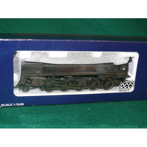 102 - BACHMANN OO GAUGE BR BLACK L/CREST BR1C TENDER IN ORIGINAL BOX