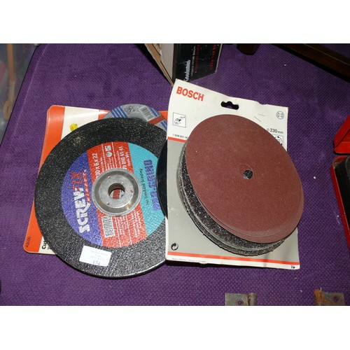 174 - SELECTION OF CUTTING DISCS FOR MASONARY AND METAL PLUS RUBBER SANDING DISC