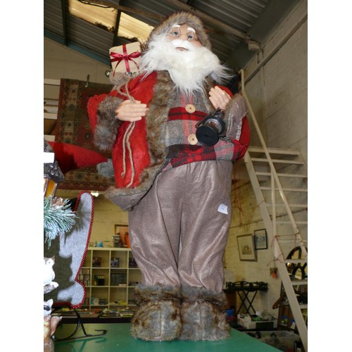 418 - LARGE GOOD QUALITY STAND UP SANTA