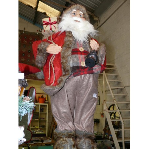 418 - LARGE GOOD QUALITY STAND UP SANTA