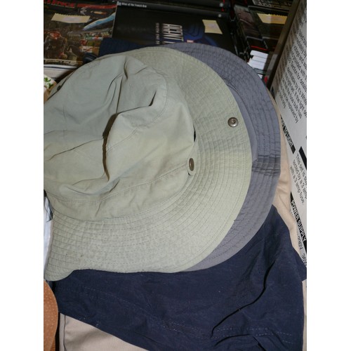 421 - SELECTION OF MENS SHORTS AND HATS