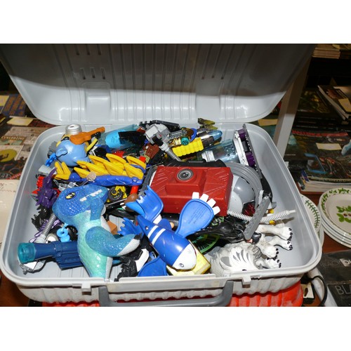 424 - 2 CASES OF VARIOUS TOYS TO INCLUDE LEGO, ACTION FIGURES ETC