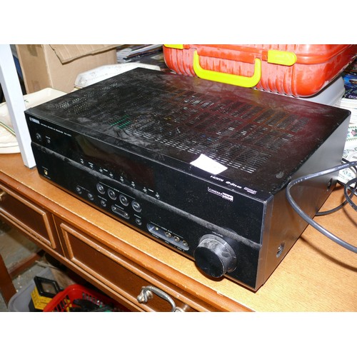 427 - YAMAHA NATURAL SOUND AV RECEIVER RX-V371