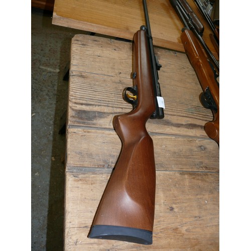 184 - SMK CO2 QB78 AIR RIFLE THIS 22  version of the sturdily constructed compact CO2 powered air rifle wi... 