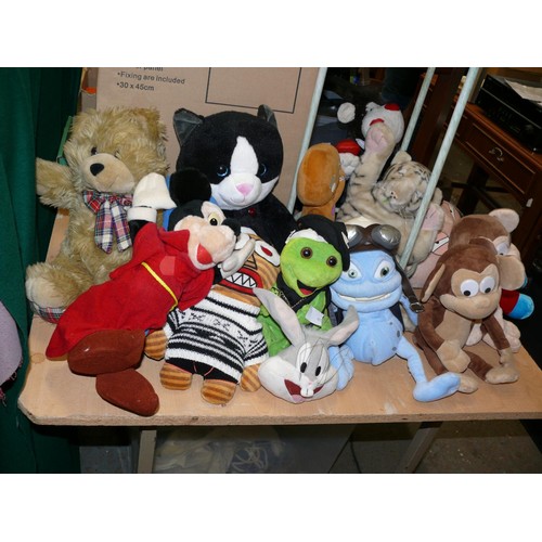 403 - LARGE COLLECTION OF CUDDLY TOYS TO INCLUDE DISNEY MICKEY MOUSE, CRAZY FROG, SHREKS GINGERBREAD MAN, ... 