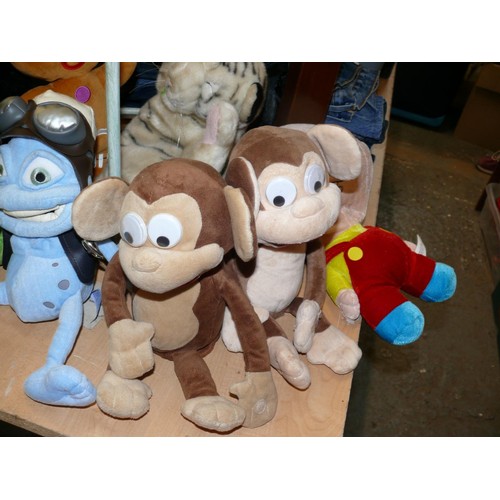 403 - LARGE COLLECTION OF CUDDLY TOYS TO INCLUDE DISNEY MICKEY MOUSE, CRAZY FROG, SHREKS GINGERBREAD MAN, ... 