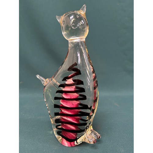 13 - Large and heavy Art Glass cat figure with deep pink cone & spiral design core - possibly by Laguna -... 