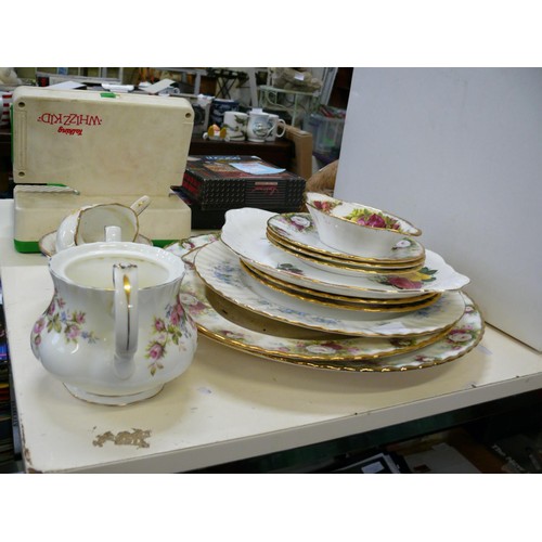 383 - COLLECTION OF ROYAL ALBERT CHINA TO INCLUDE OLD COUNTRY ROSES AND BLUE BLOSSOM