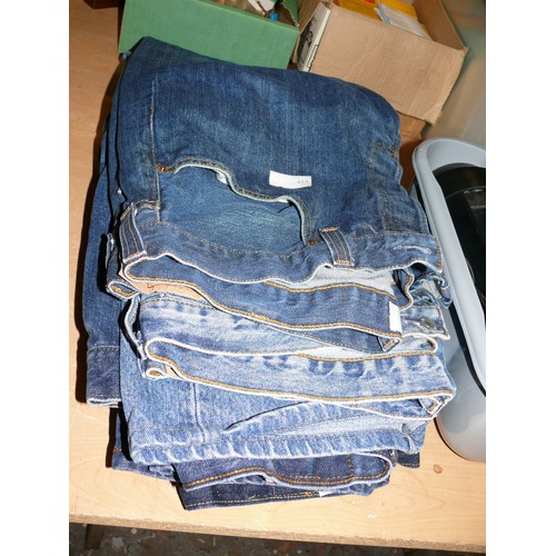 414 - 4 PAIRS OF LEVI 501 JEANS 38