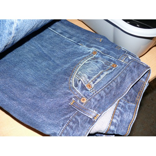 414 - 4 PAIRS OF LEVI 501 JEANS 38