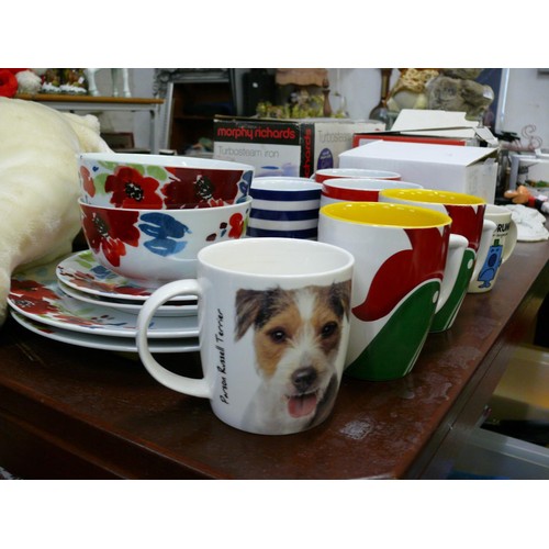 396 - COLLECTION OF MUGS AND DINNERWARE TO INCLUDE KELLOGS, DOGS, MR MEN ETC