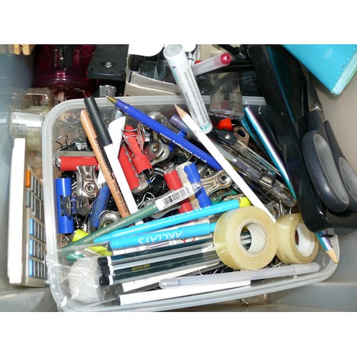 399 - LARGE TUB OF VARIOUS STATIONERY PENS, STAPLES, SCISSORS ETC